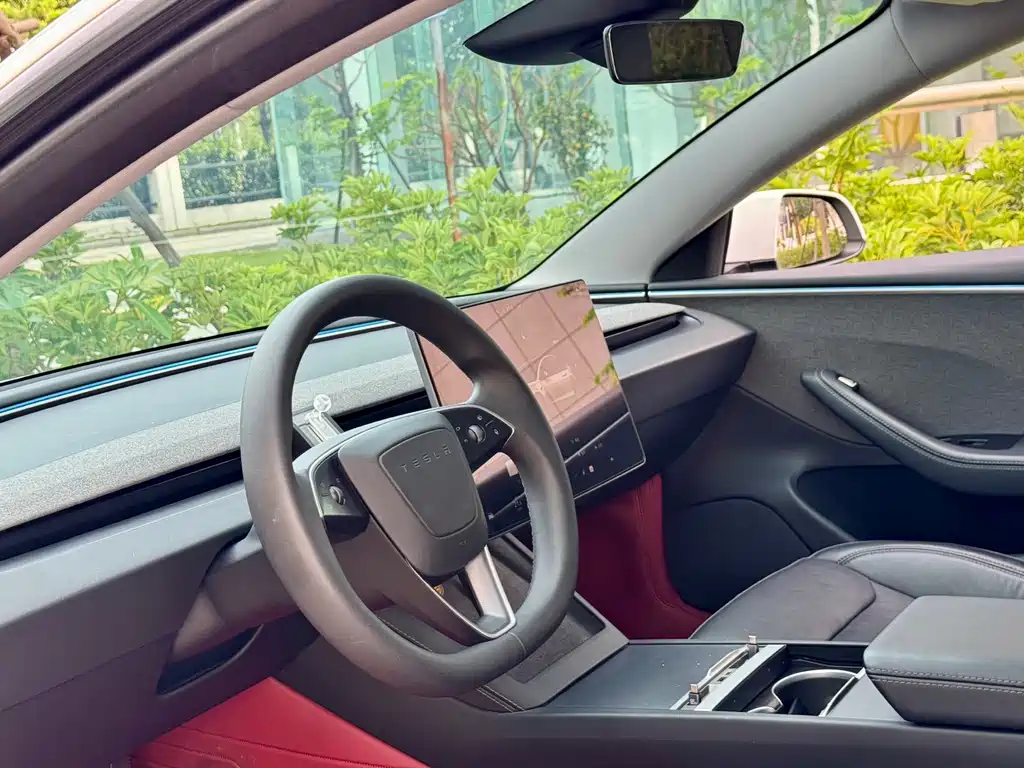 Tesla Model 3 — фото 4