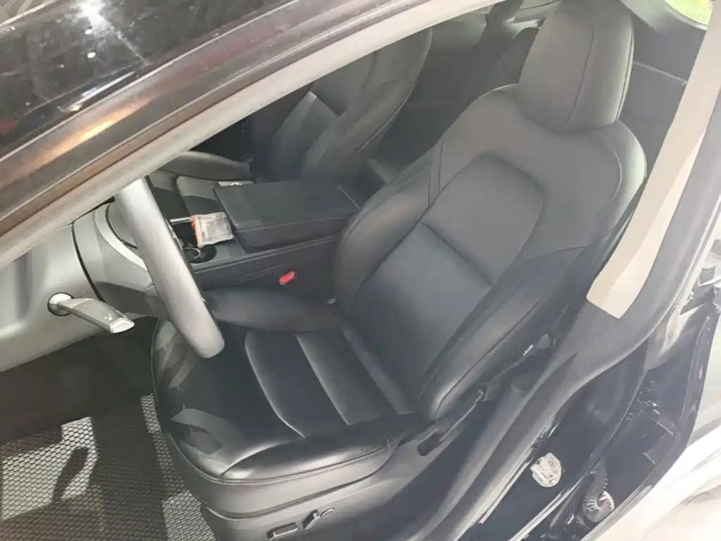 Tesla Model Y — фото 15
