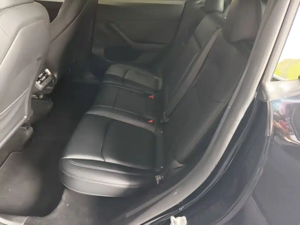 Tesla Model Y — фото 17