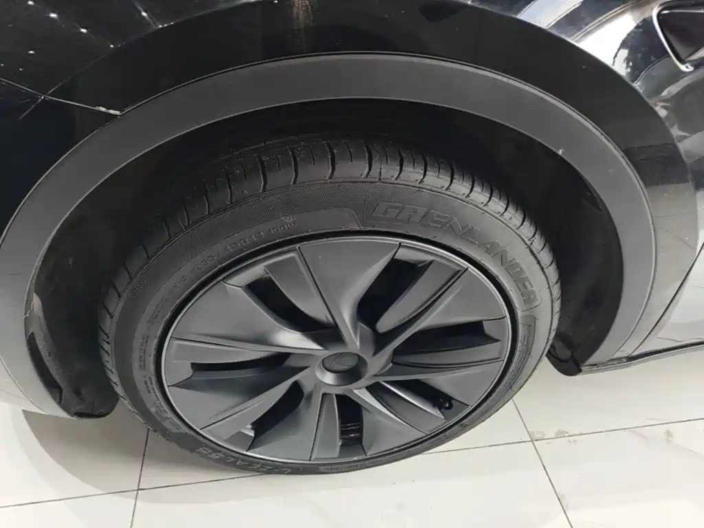 Tesla Model Y — фото 23