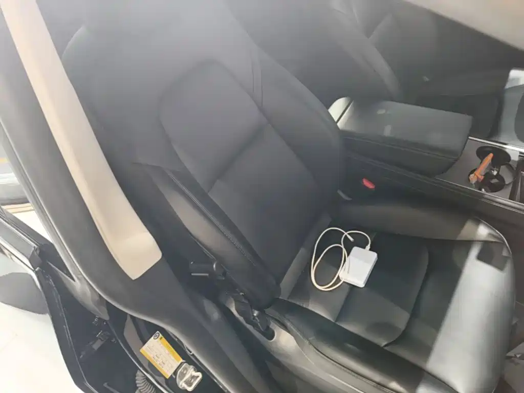 Tesla Model Y — фото 25