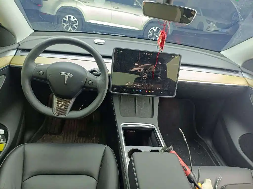 Tesla Model Y — фото 7
