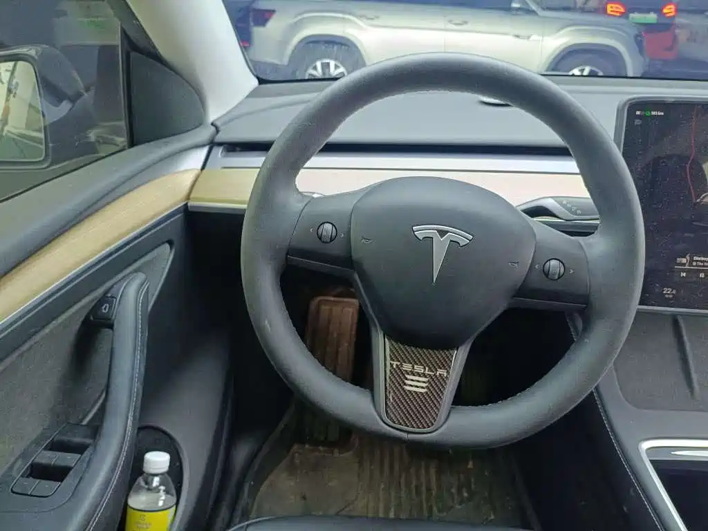 Tesla Model Y — фото 8