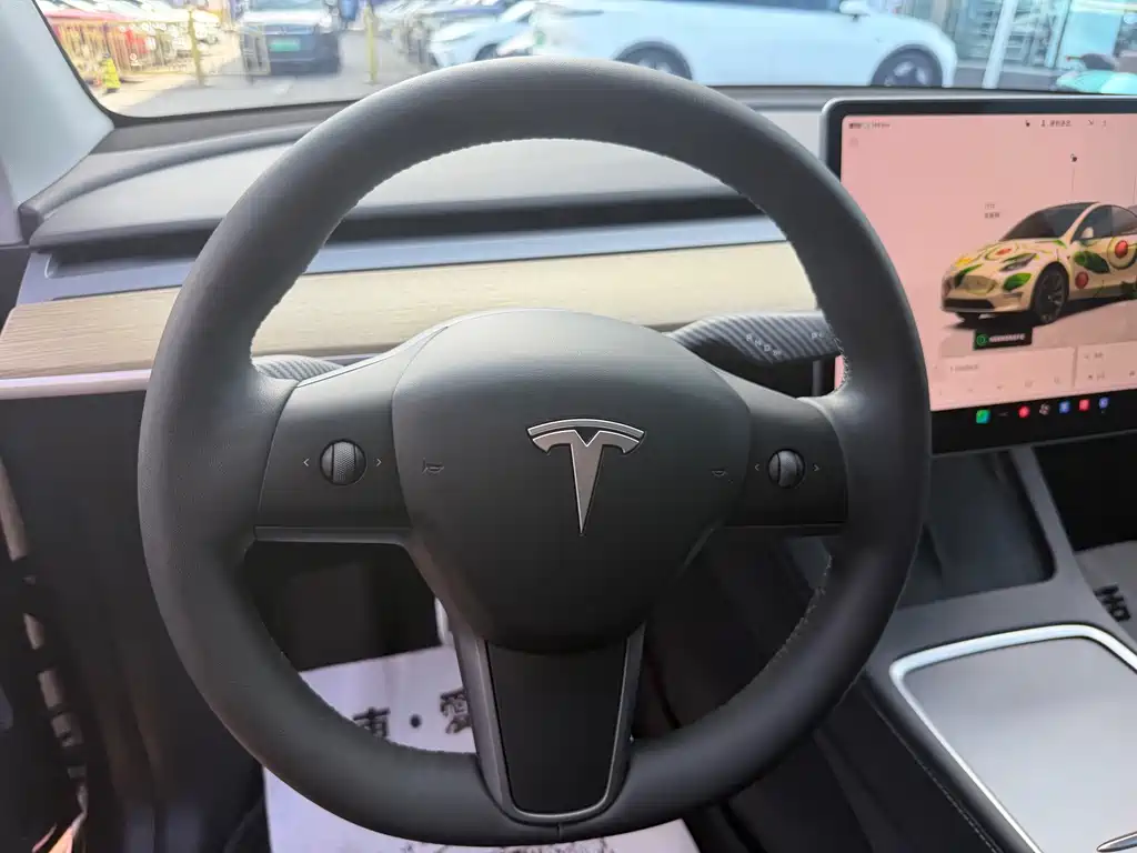 Tesla Model Y — фото 6