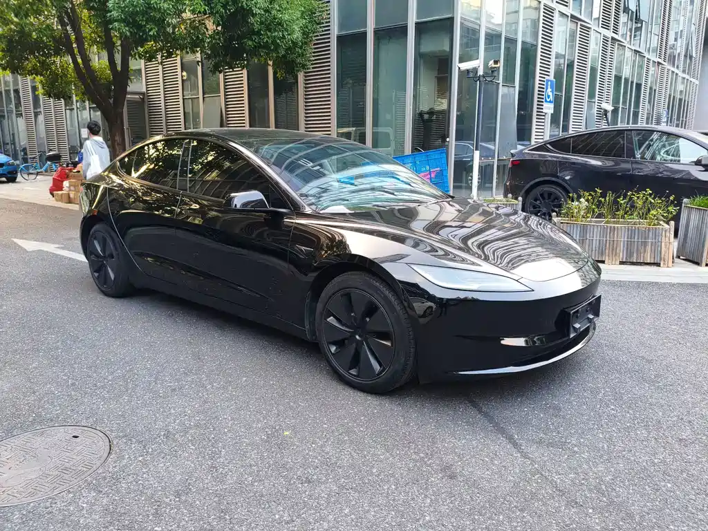 Tesla Model 3 — фото 3