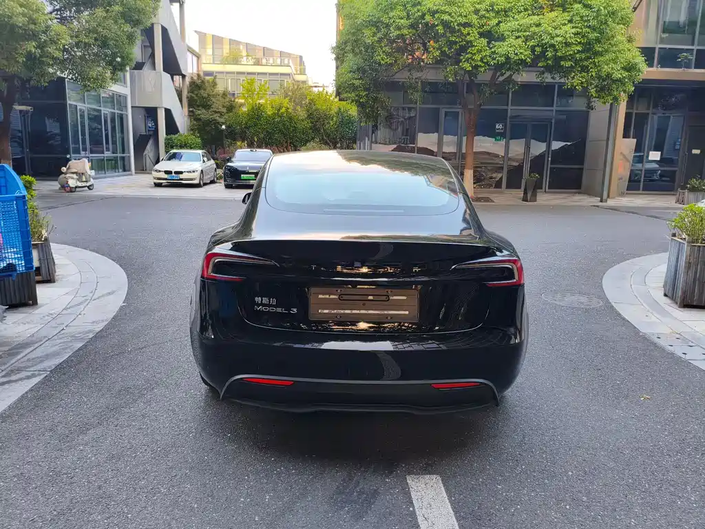 Tesla Model 3 — фото 8