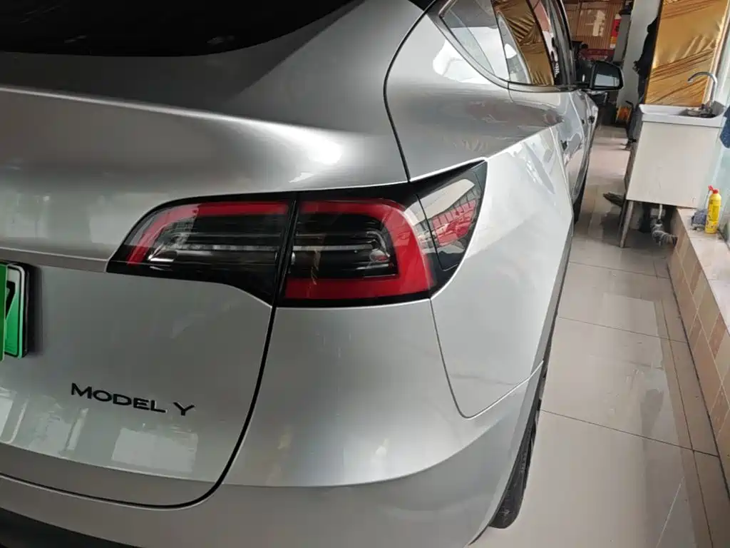 Tesla Model Y — фото 8