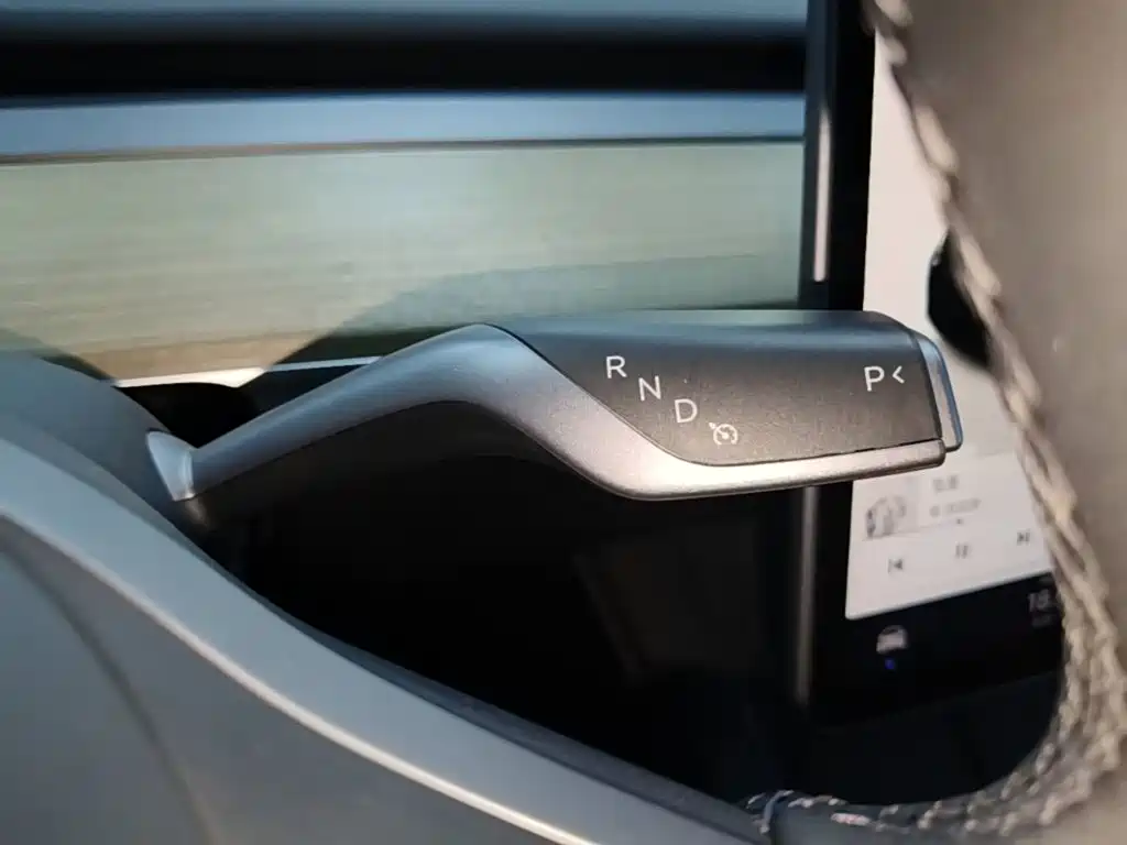 Tesla Model Y — фото 14