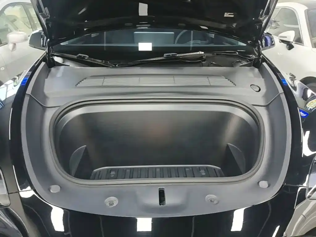 Tesla Model Y — фото 20
