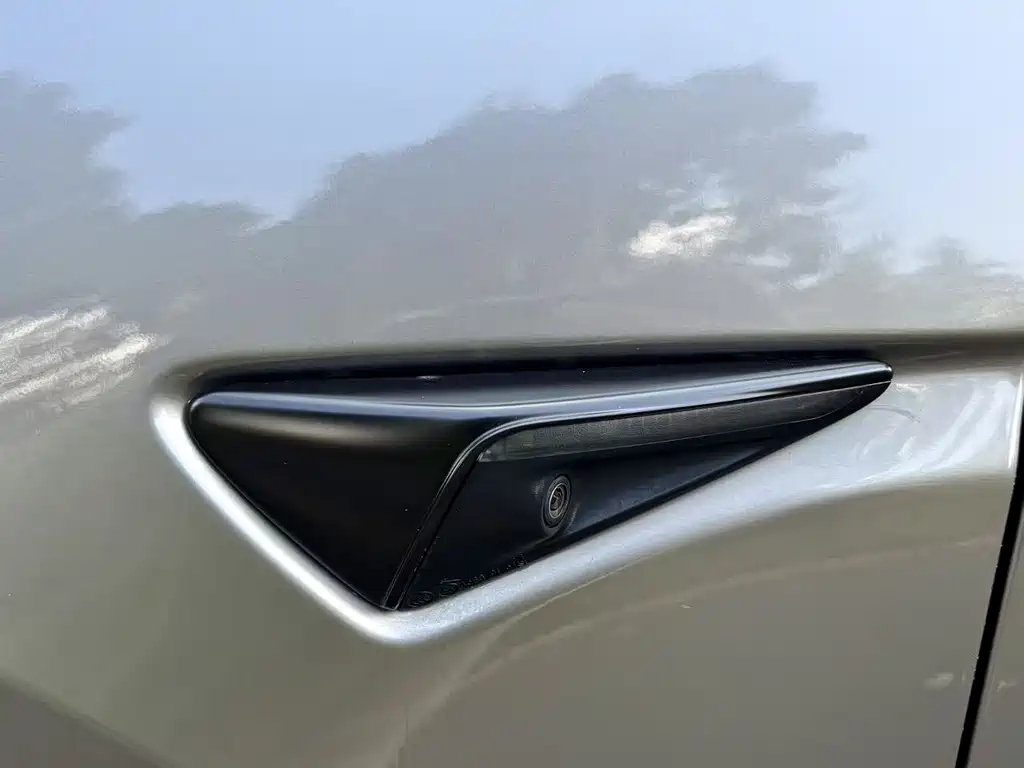 Tesla Model Y — фото 17