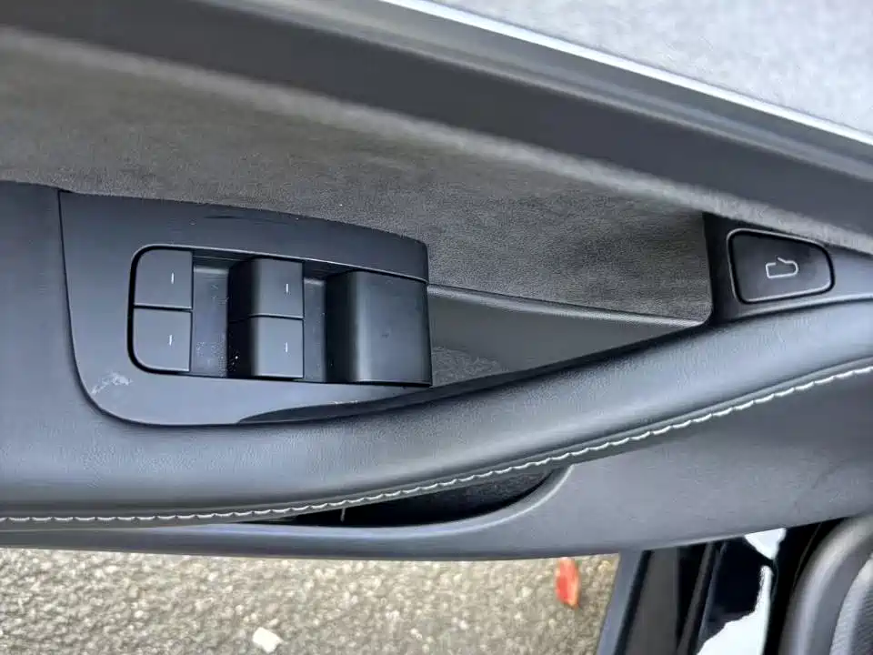 Tesla Model Y — фото 29