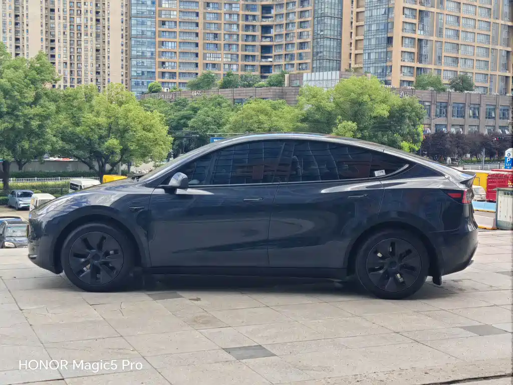 Tesla Model Y — фото 8