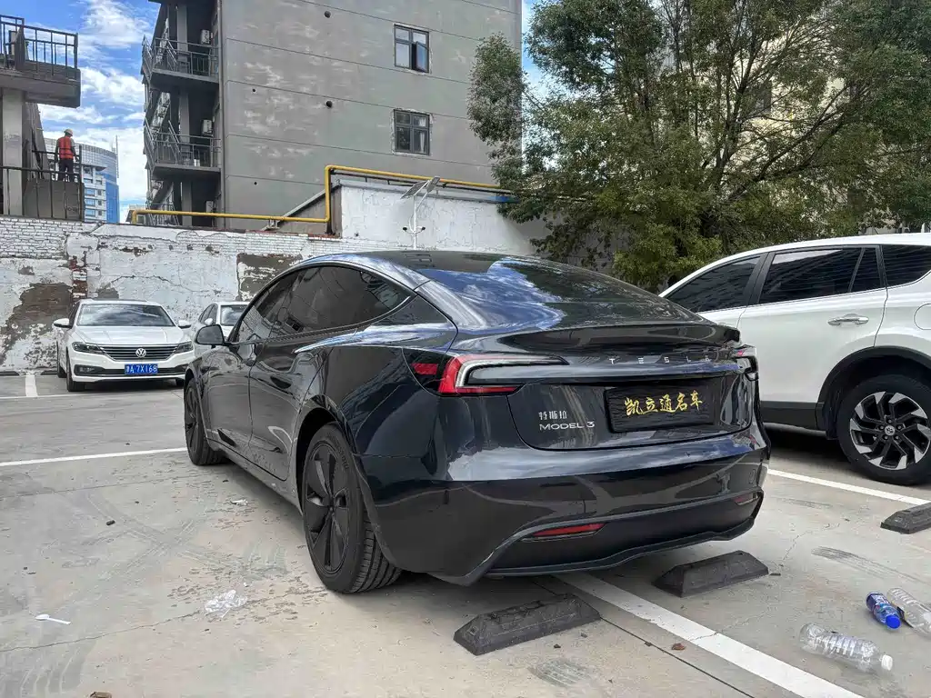 Tesla Model 3 — фото 3