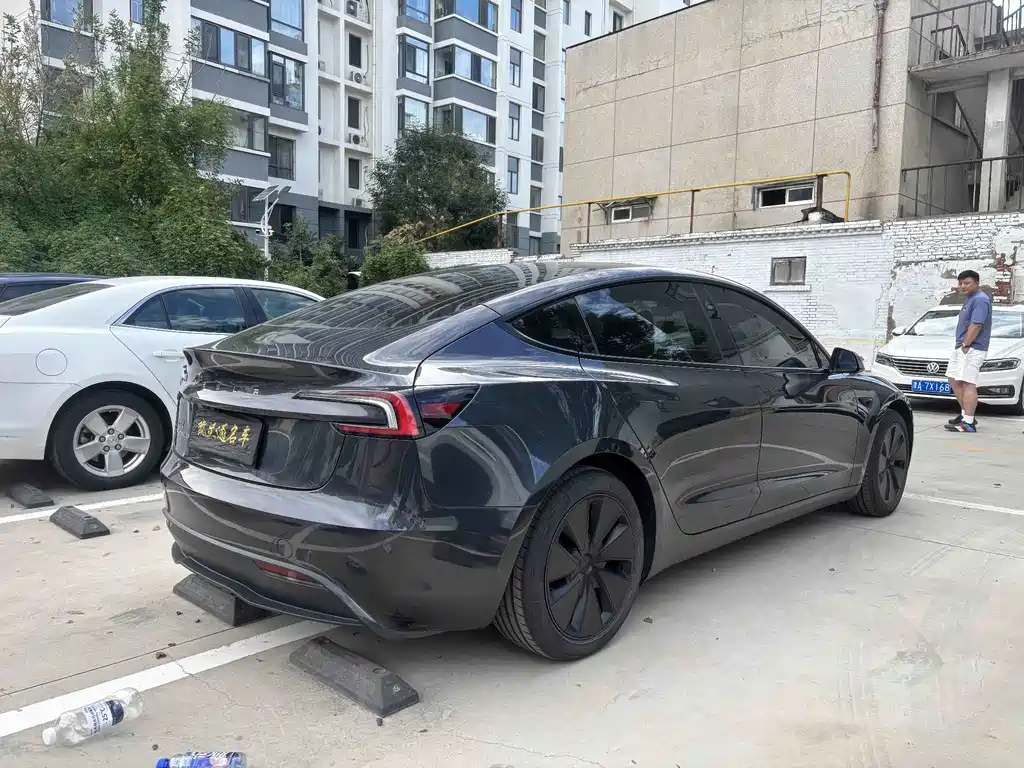 Tesla Model 3 — фото 4