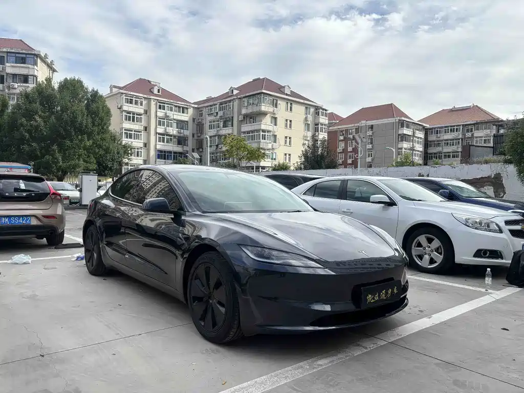 Tesla Model 3 — фото 7