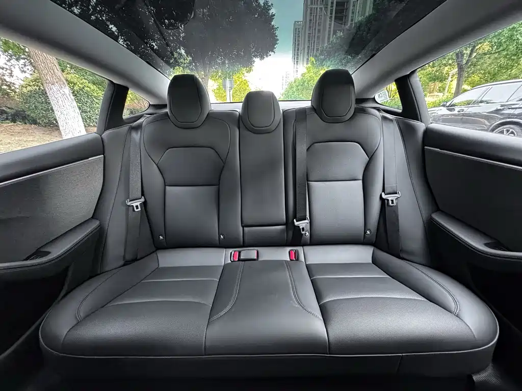 Tesla Model 3 — фото 17