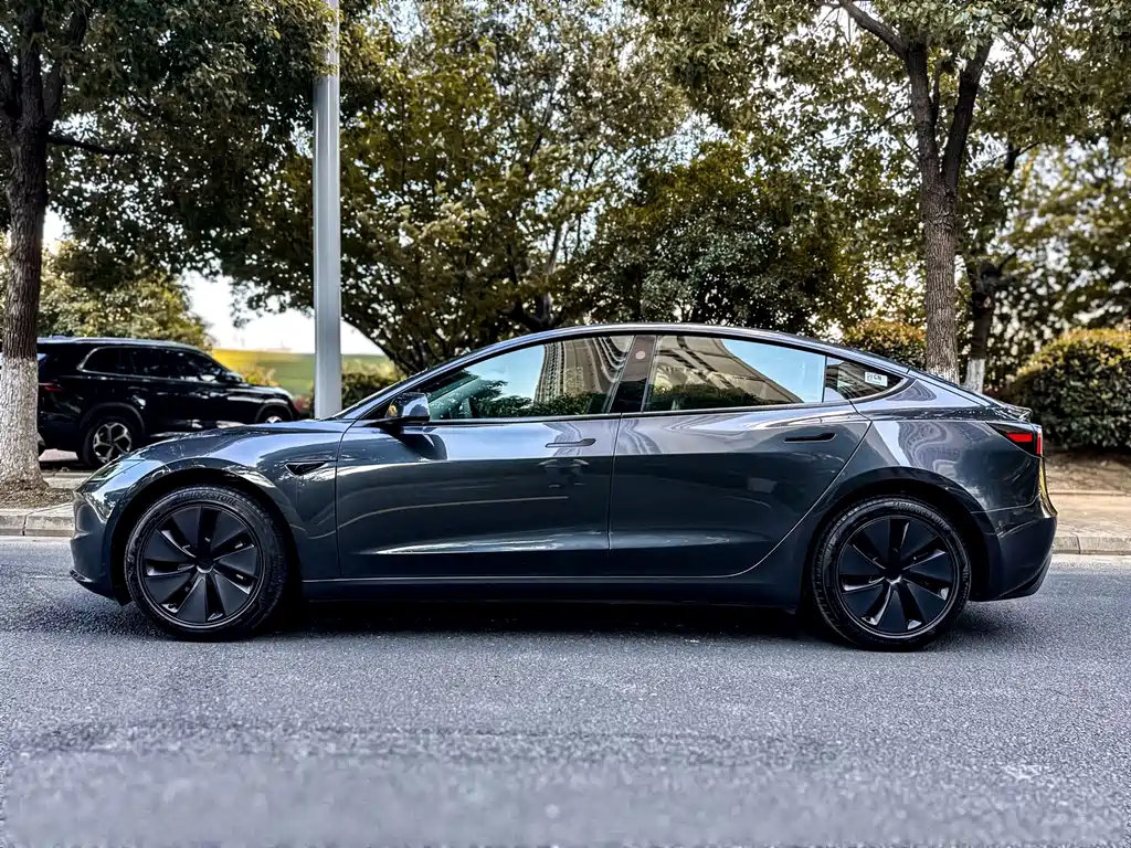 Tesla Model 3 — фото 3