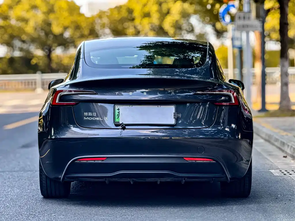 Tesla Model 3 — фото 4