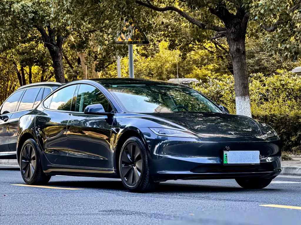 Tesla Model 3 — фото 5