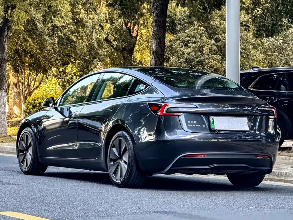 Tesla Model 3 — фото 6