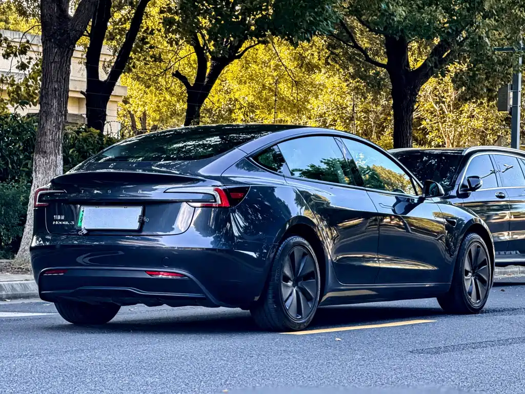 Tesla Model 3 — фото 7
