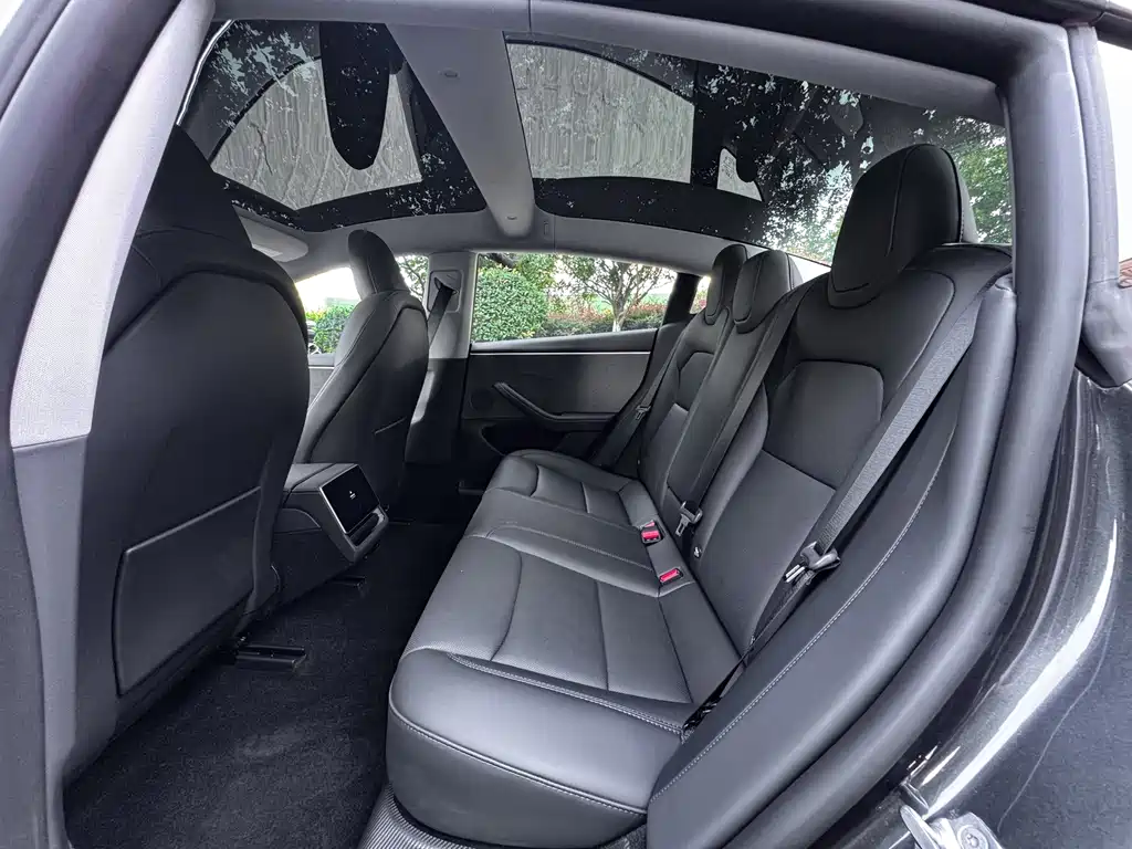 Tesla Model 3 — фото 10