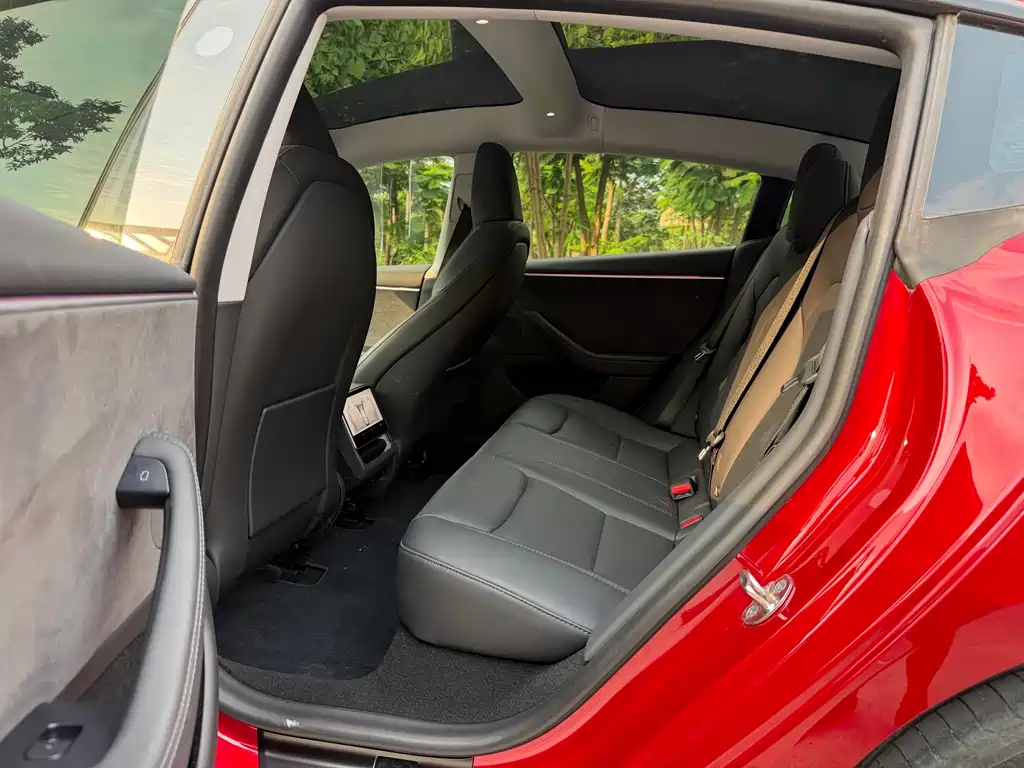 Tesla Model 3 — фото 13