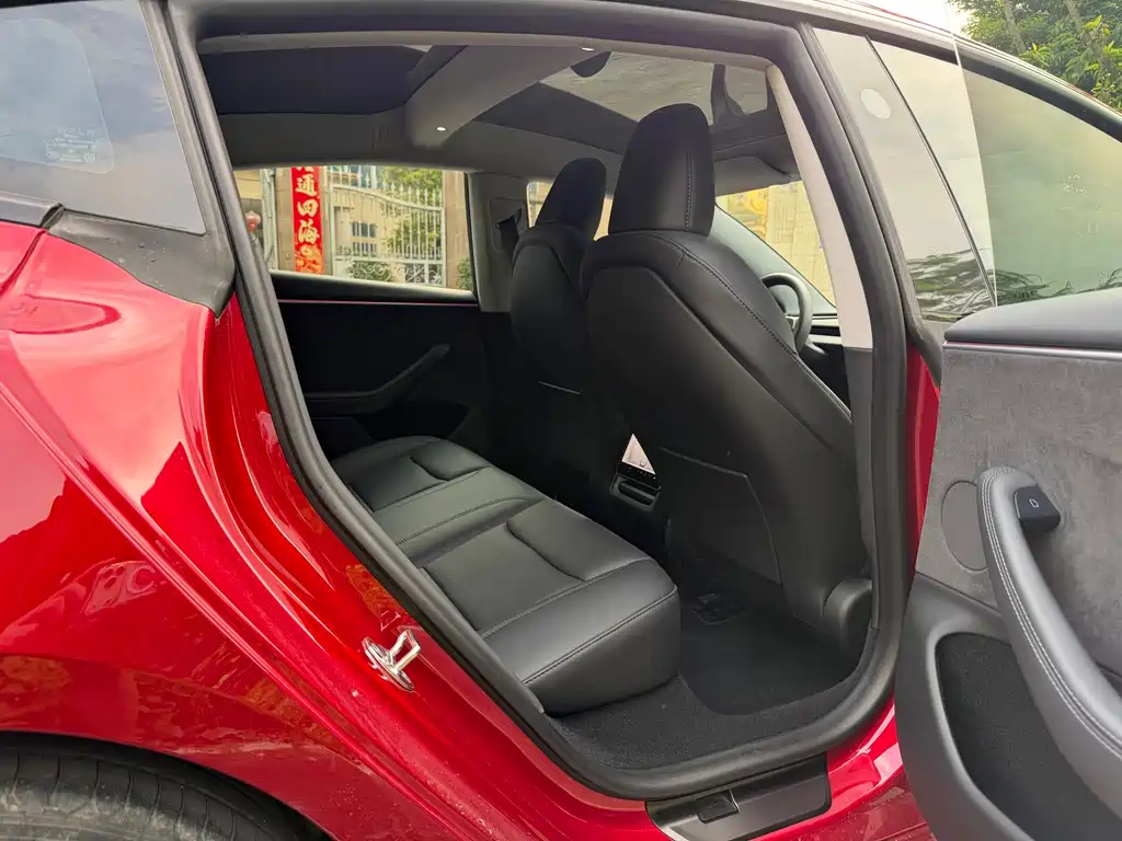 Tesla Model 3 — фото 16