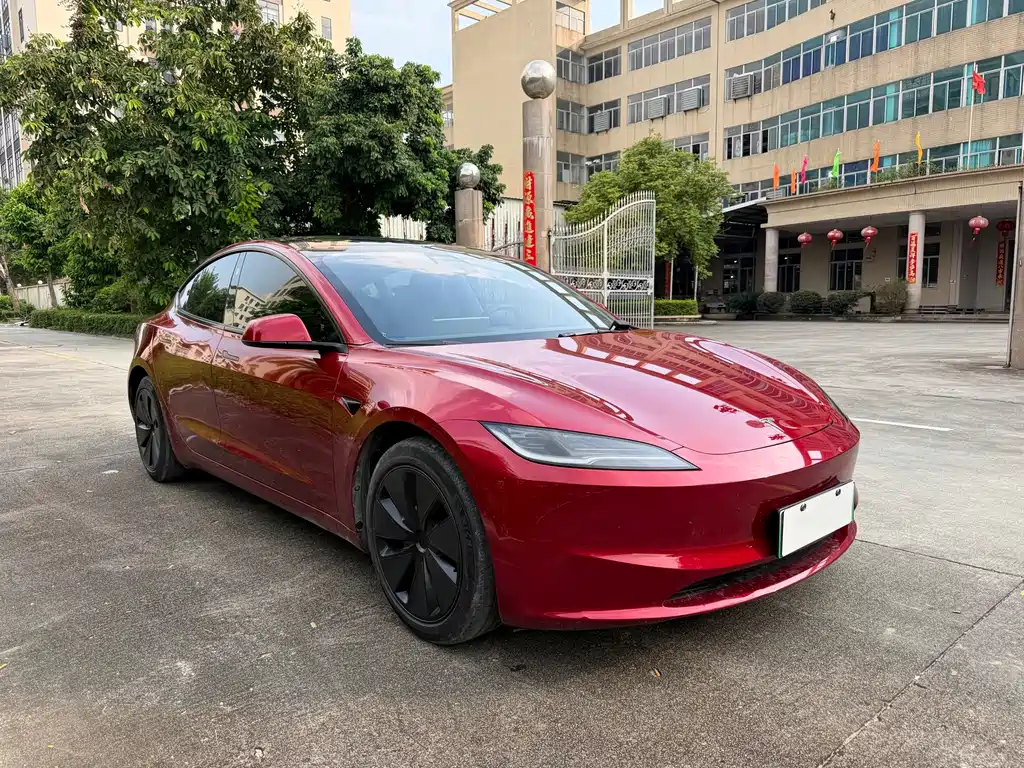 Tesla Model 3 — фото 3