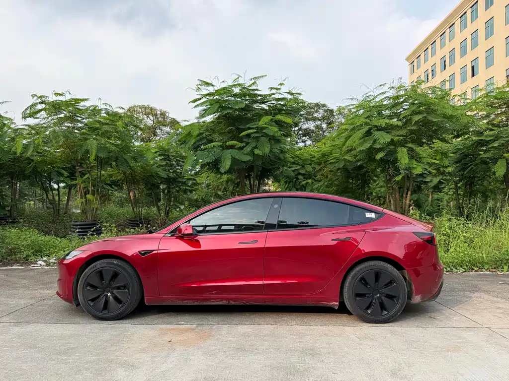 Tesla Model 3 — фото 4