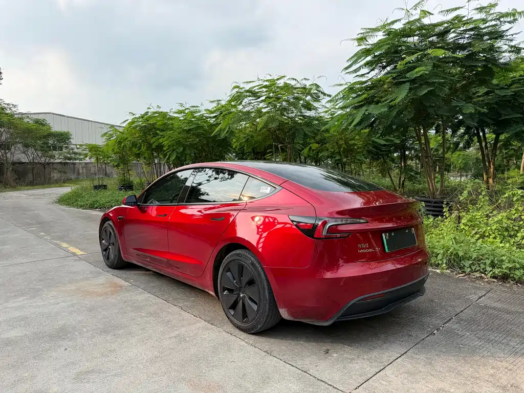 Tesla Model 3 — фото 5