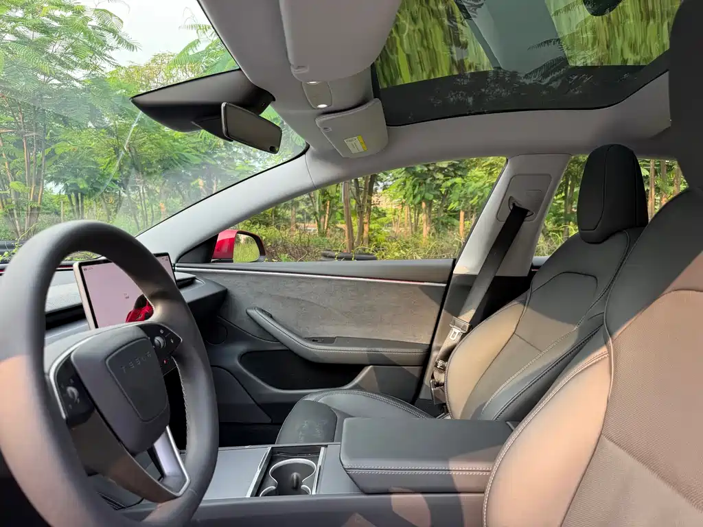 Tesla Model 3 — фото 10