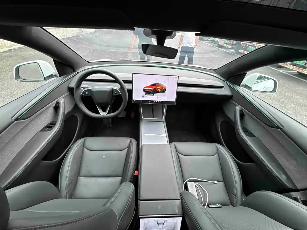 Tesla Model Y — фото 8