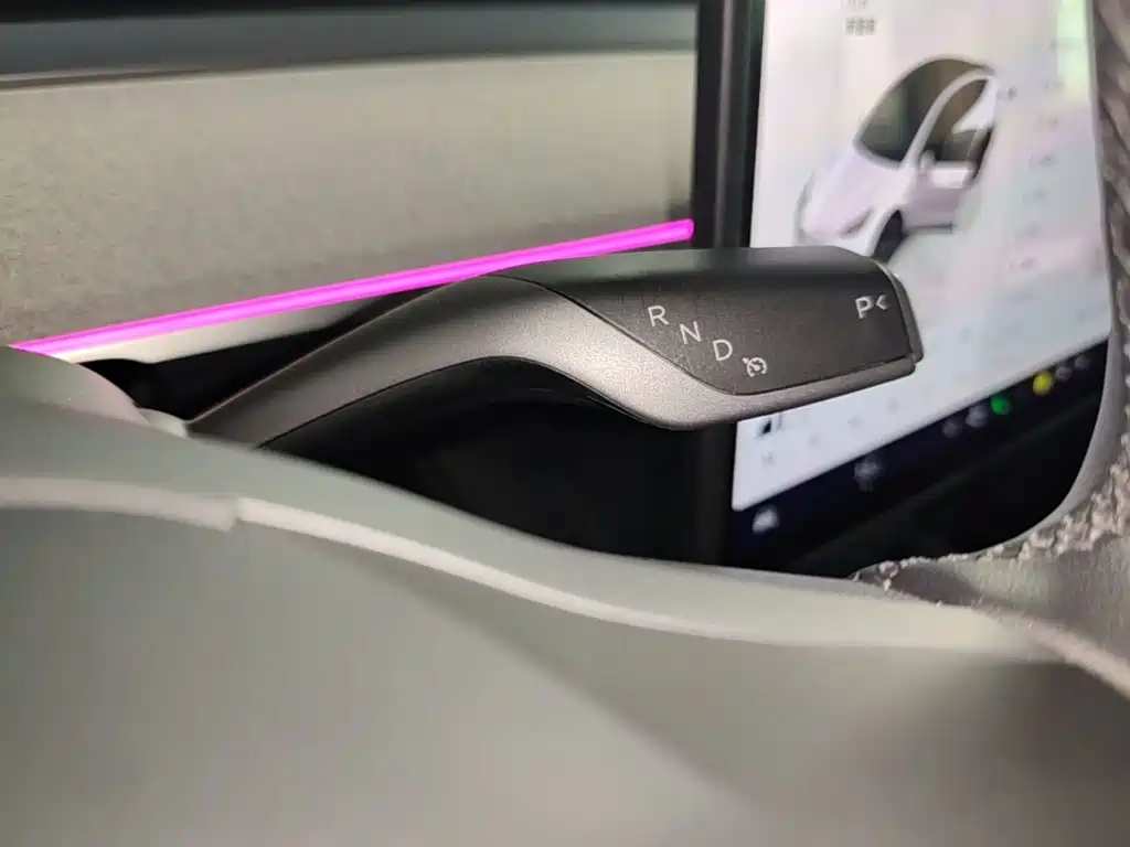 Tesla Model Y — фото 14