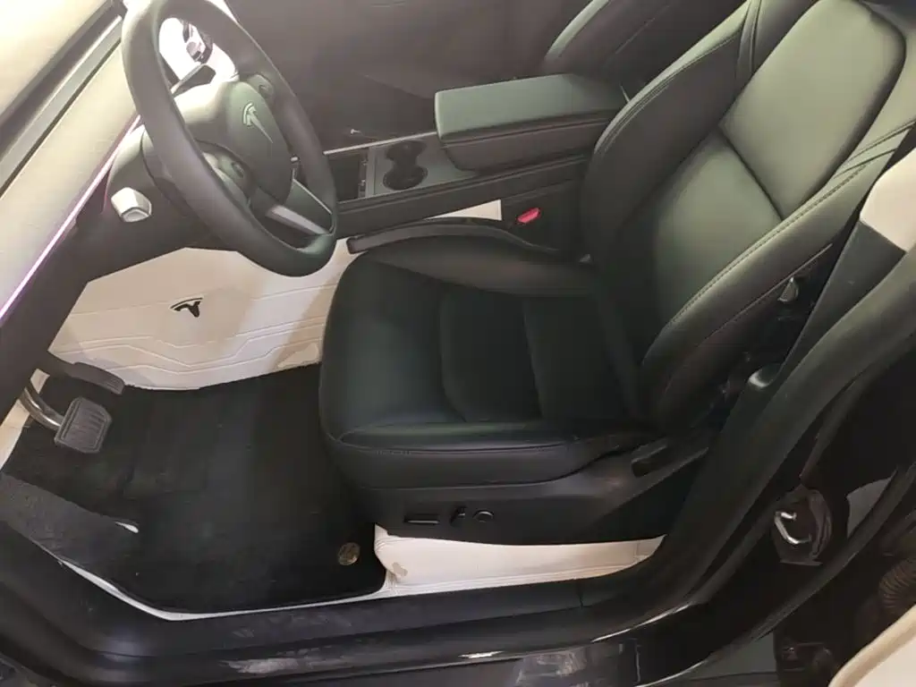 Tesla Model Y — фото 15
