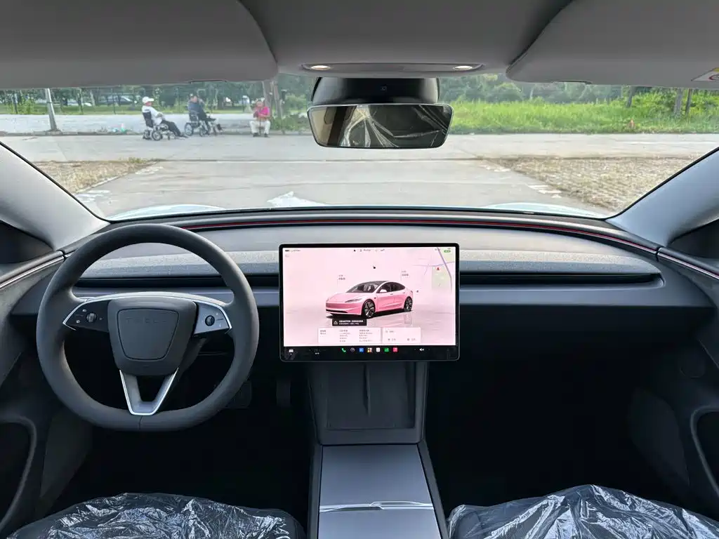 Tesla Model 3 — фото 11