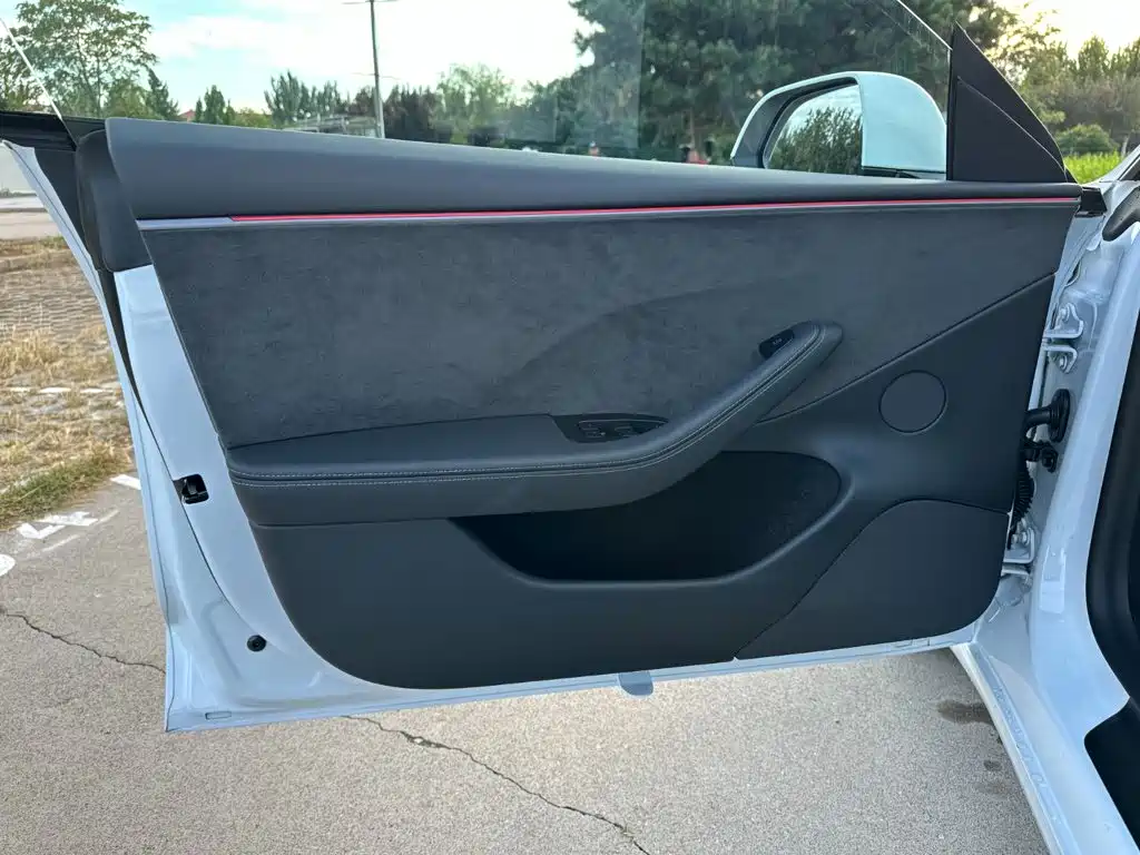 Tesla Model 3 — фото 13