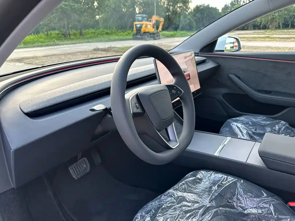 Tesla Model 3 — фото 14