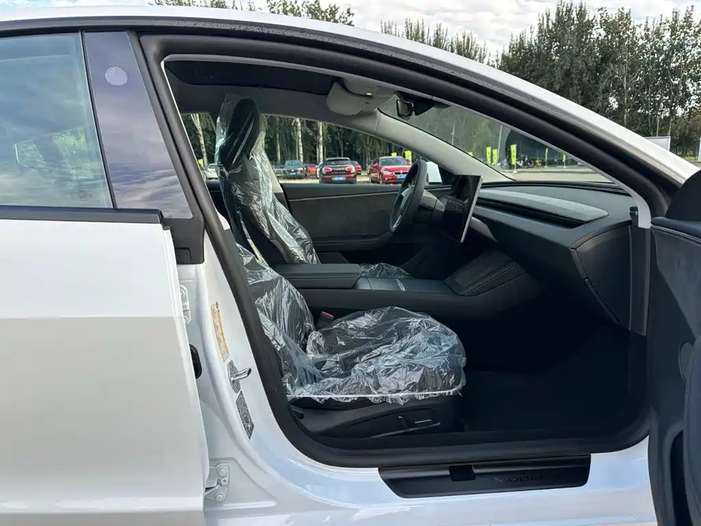 Tesla Model 3 — фото 15