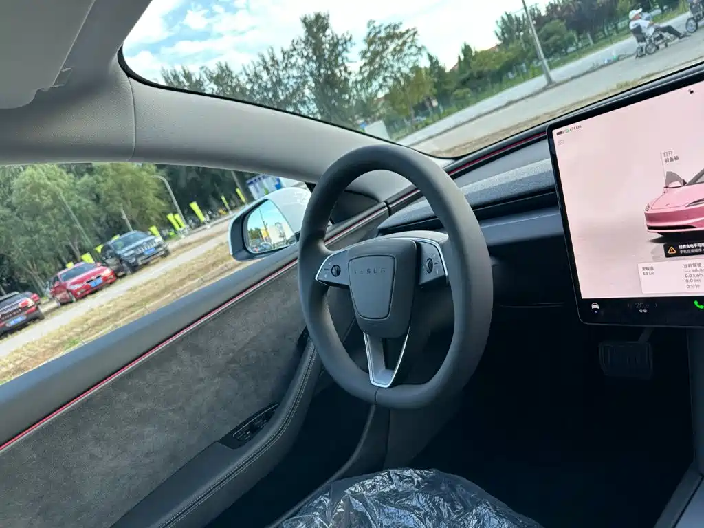 Tesla Model 3 — фото 17