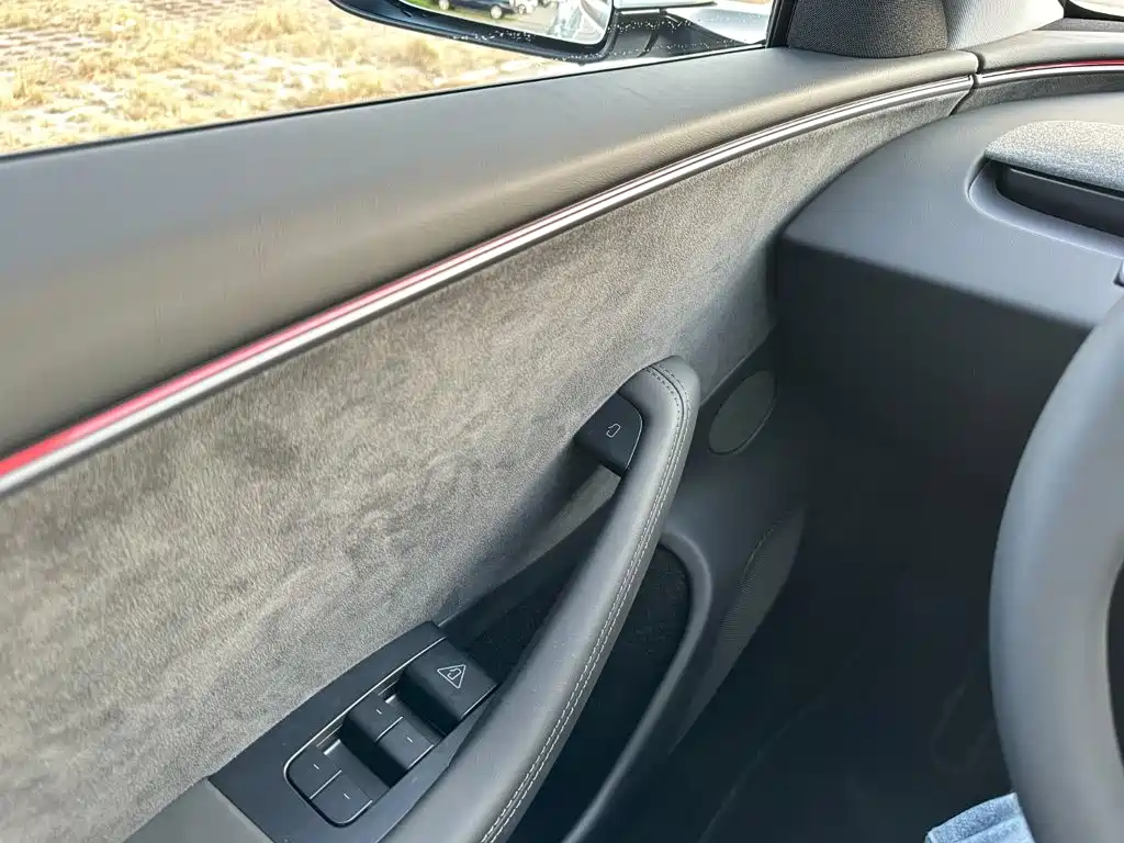 Tesla Model 3 — фото 21