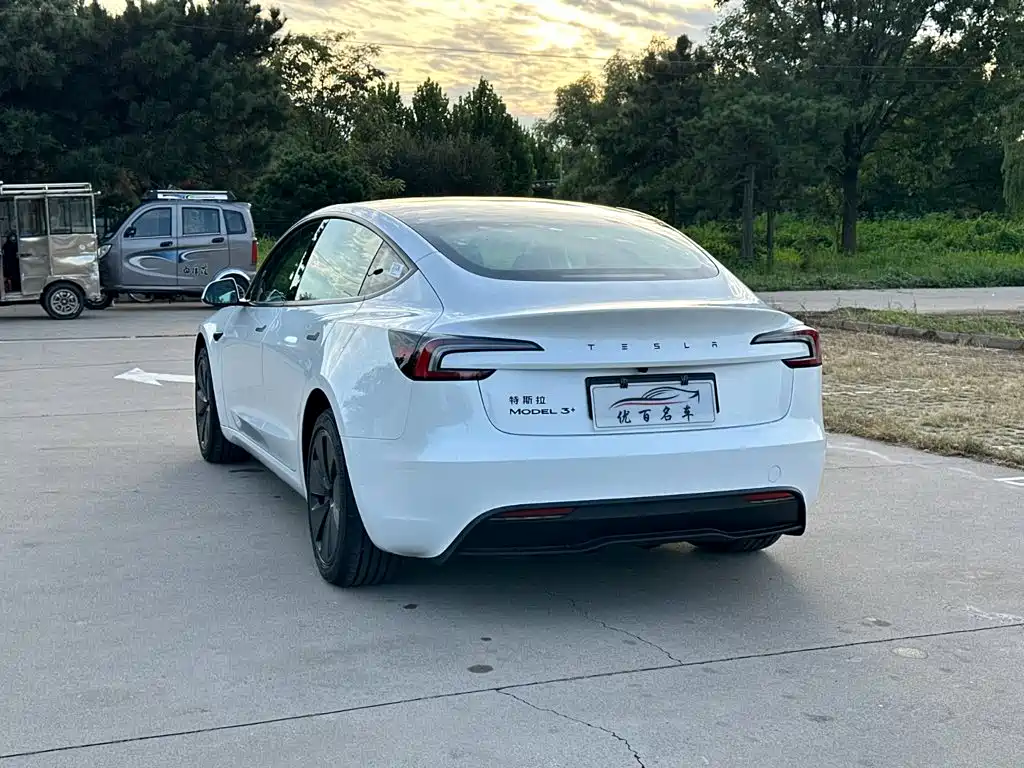 Tesla Model 3 — фото 4