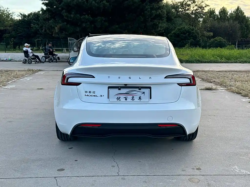 Tesla Model 3 — фото 5