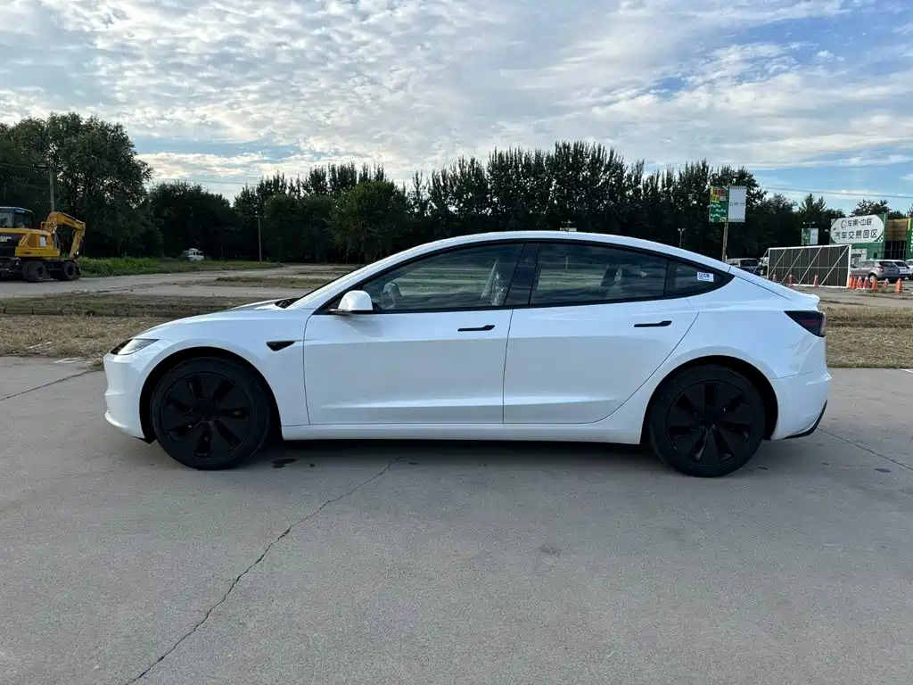 Tesla Model 3 — фото 7