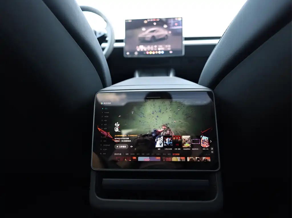 Tesla Model Y — фото 13