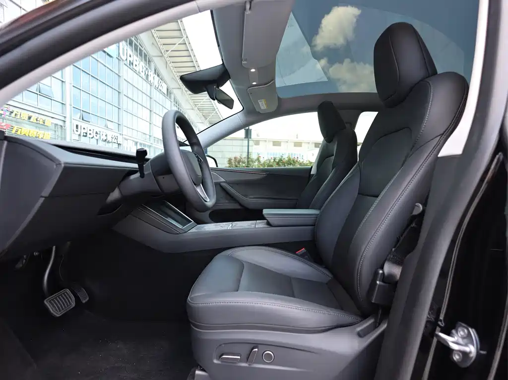Tesla Model Y — фото 15