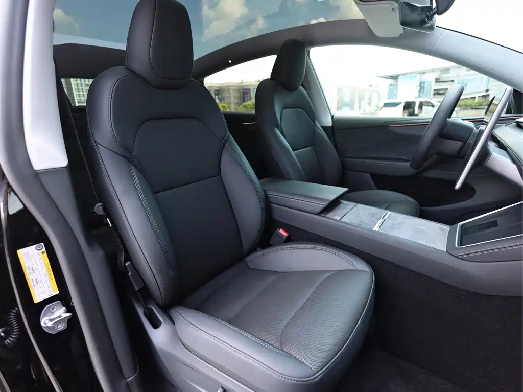 Tesla Model Y — фото 17