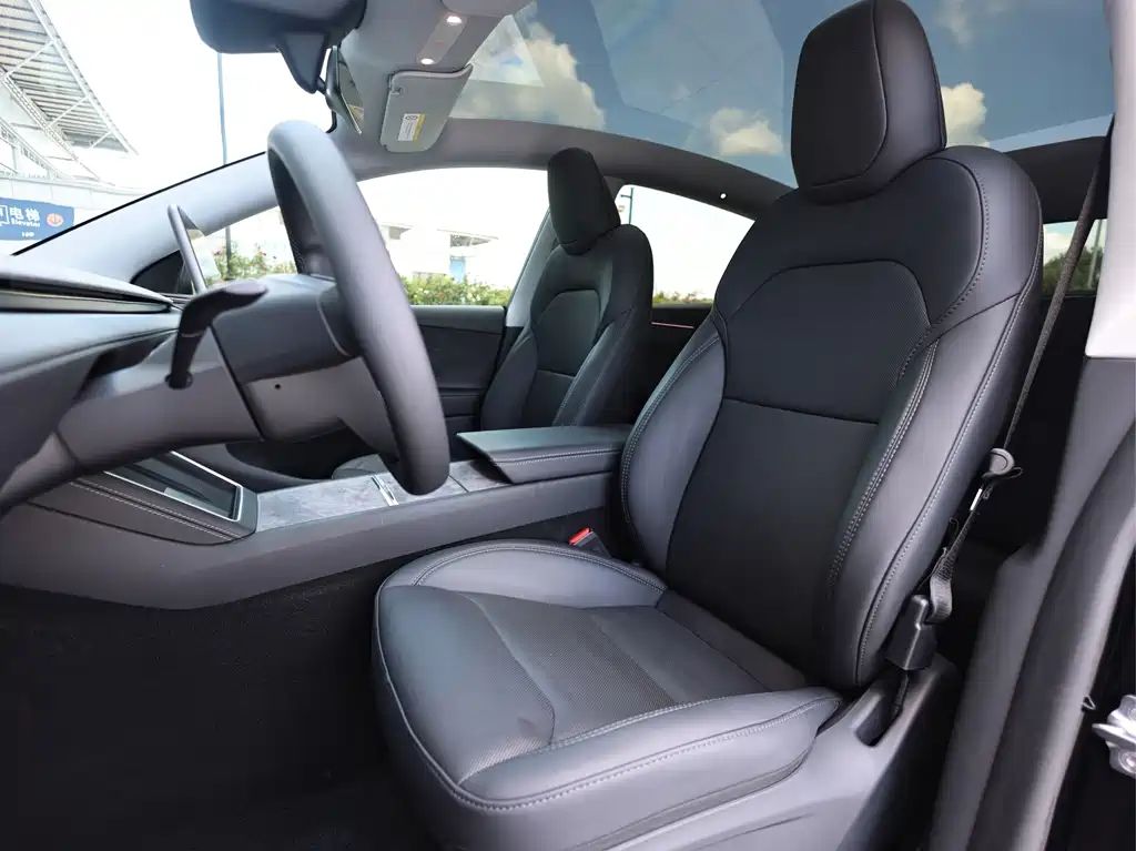 Tesla Model Y — фото 18