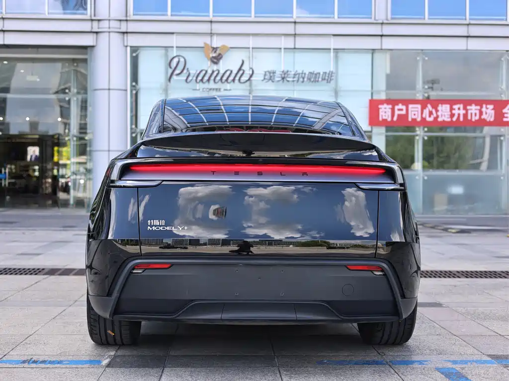 Tesla Model Y — фото 4