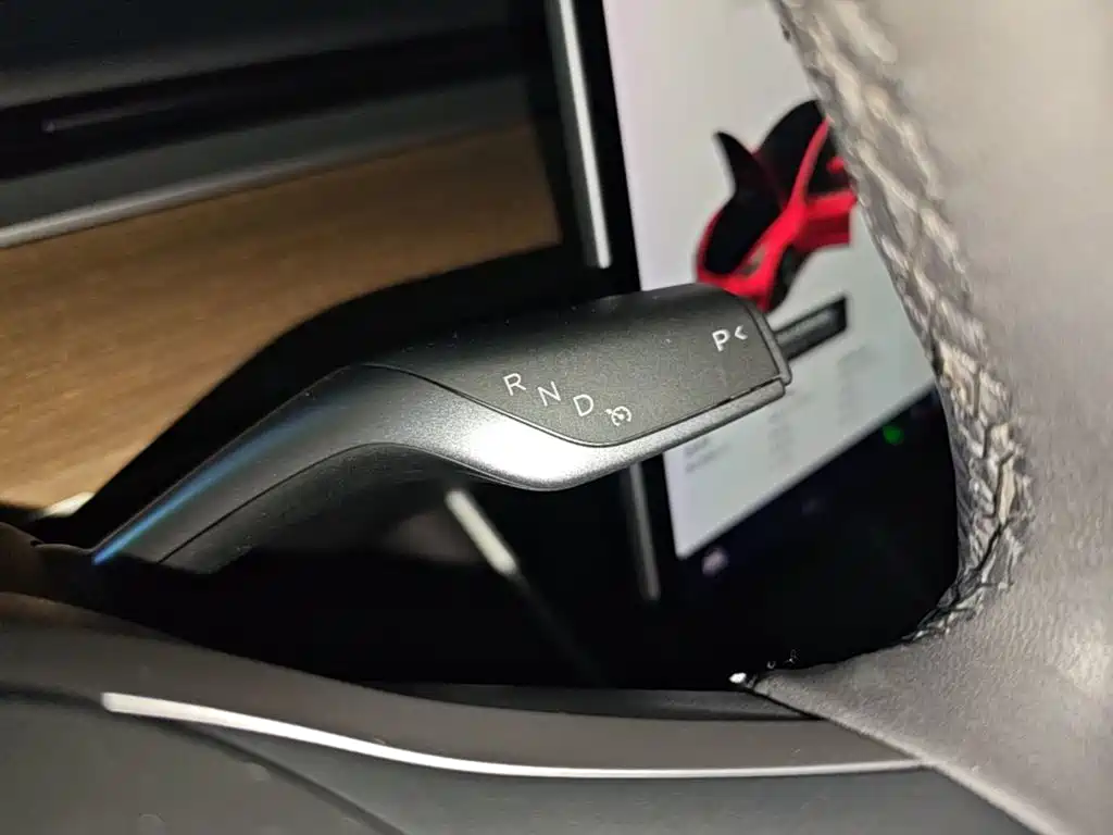 Tesla Model 3 — фото 14